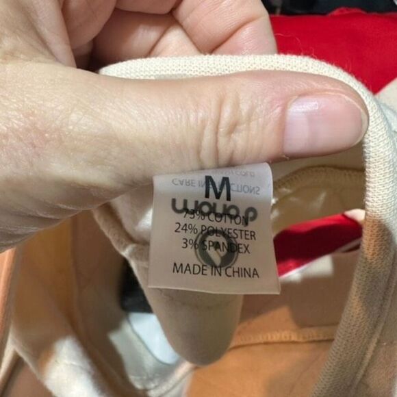 NWT Mono B Quilted Style Cream Cropped Sports Bra Tank Top Medium - Picture 10 of 10